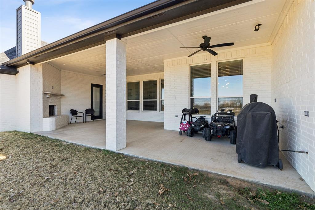 125 San Miguel Drive Decatur, TX 76234 - Photo 29 of 36 a view of a livingroom with furniture and a ceiling fan