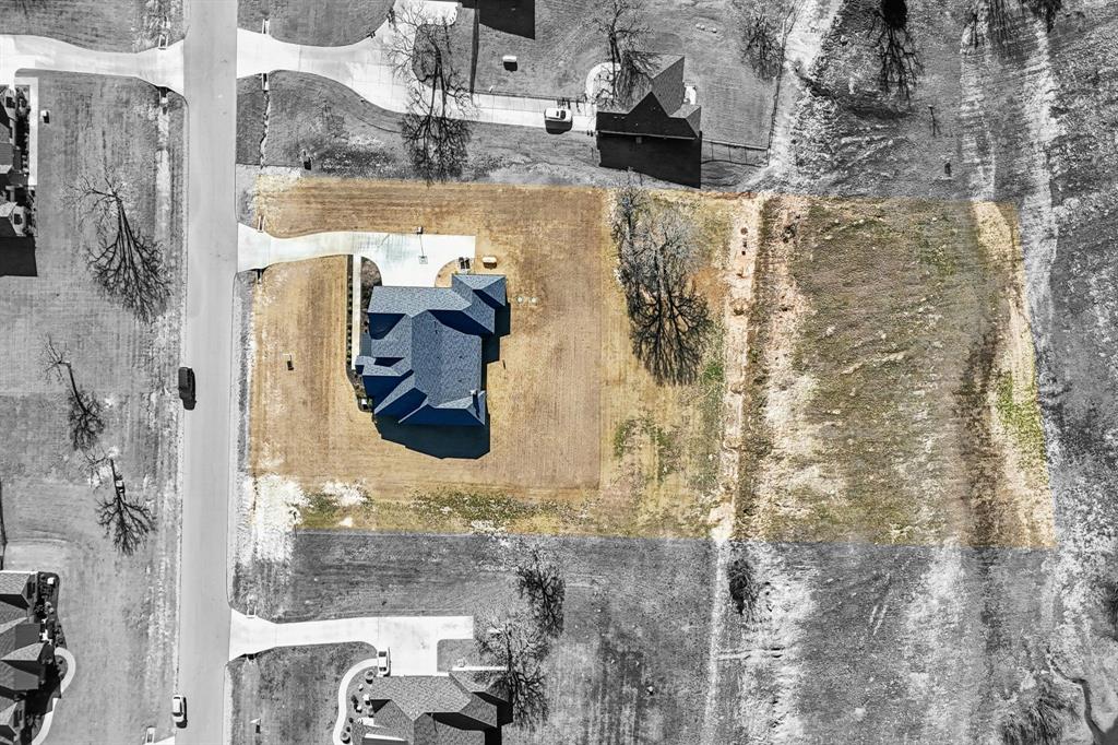125 San Miguel Drive Decatur, TX 76234 - Photo 33 of 36 a bathroom with a shower