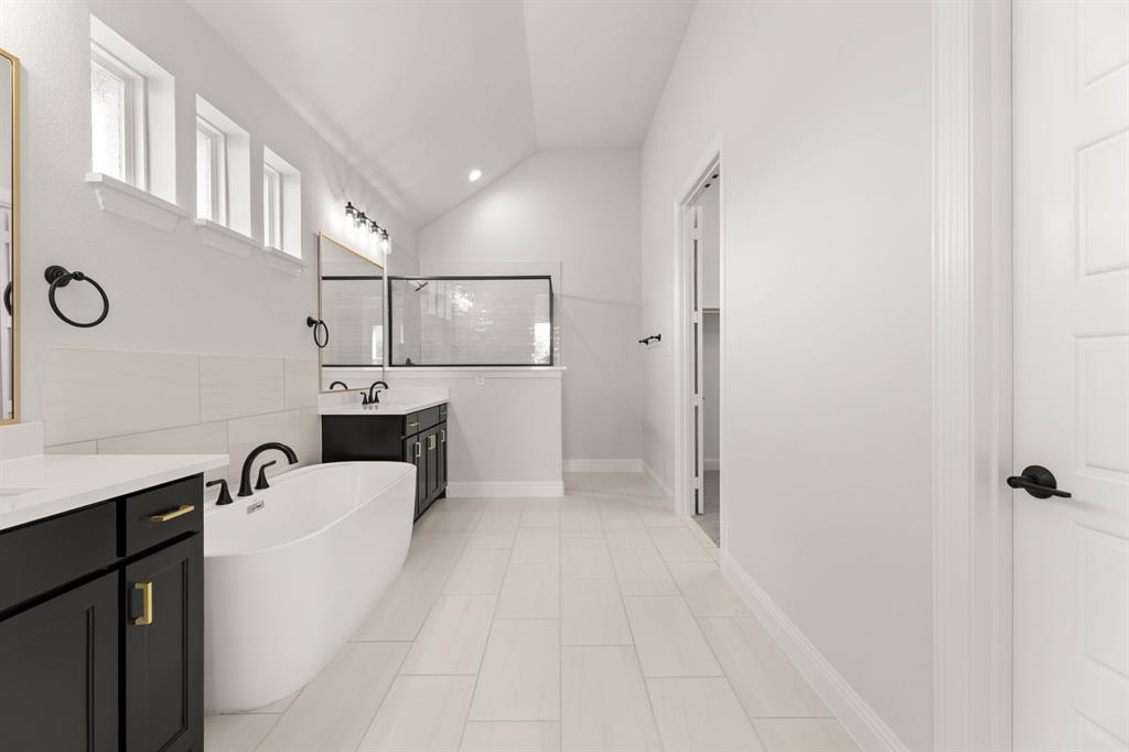 5210 Rowlan Row Midlothian, TX 76065 - Photo 34 of 40 a view of a walk in closet