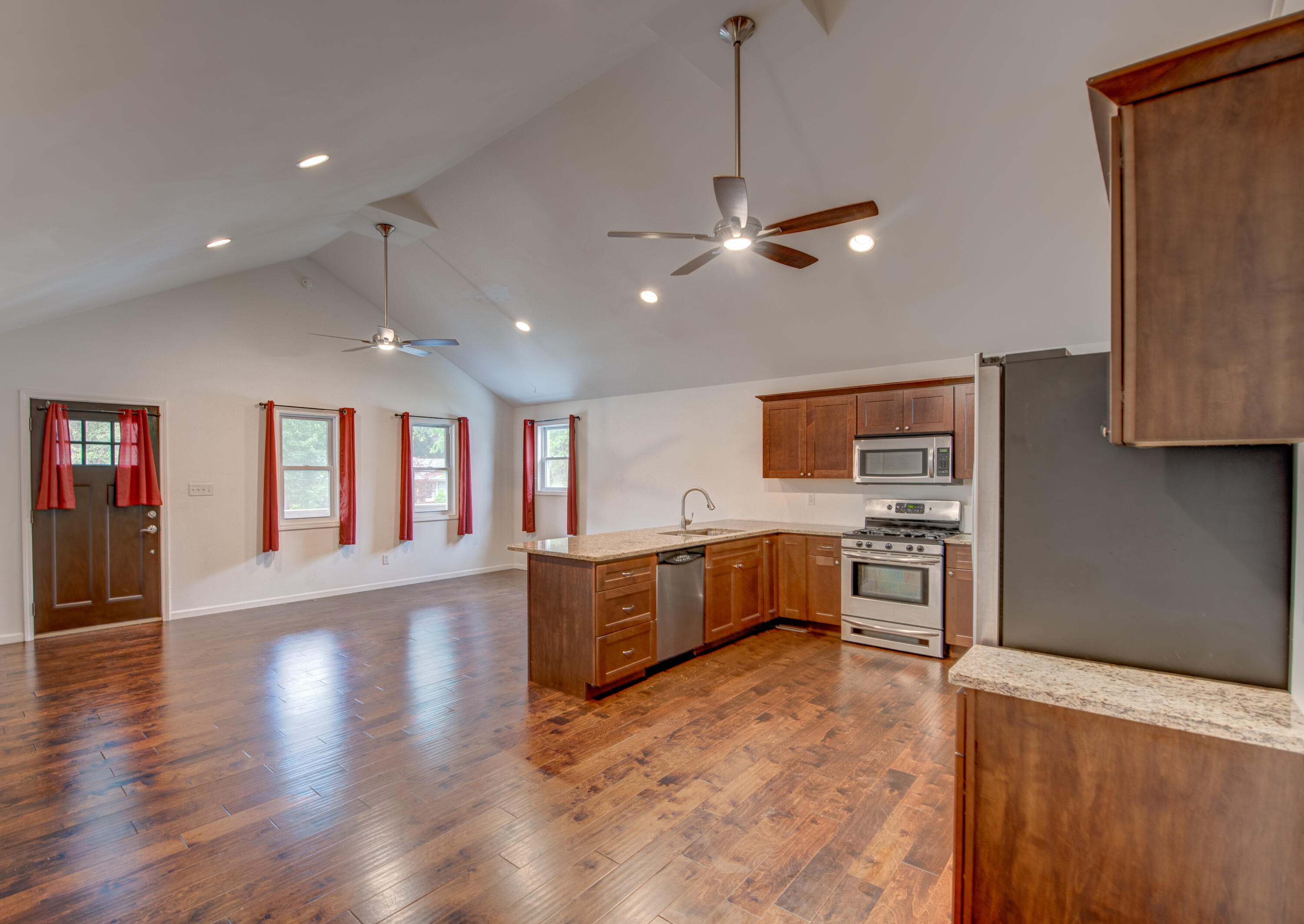 902 Institute Street Valparaiso, IN 46383 - Photo 10 of 36 3000x2126