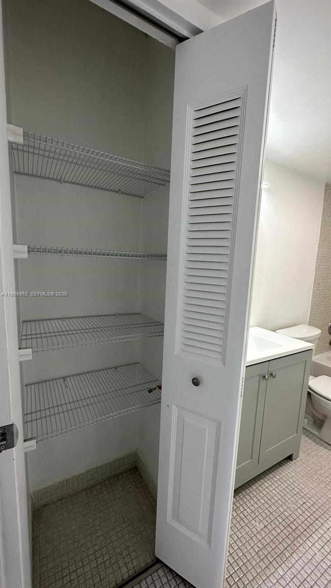 4174 Inverrary Drive, Unit 311 Lauderhill, FL 33319 - Photo 20 of 29 a bathroom with a bathtub