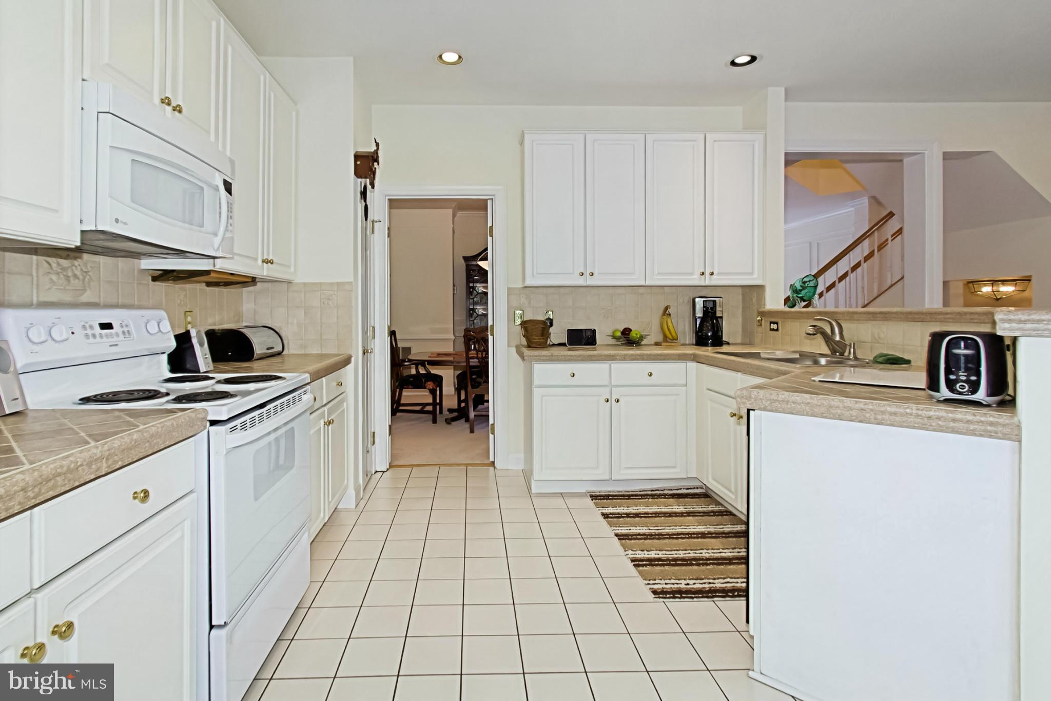 139 Roland Court Southwest Vienna, VA 22180 - Photo 11 of 30 Kitchen