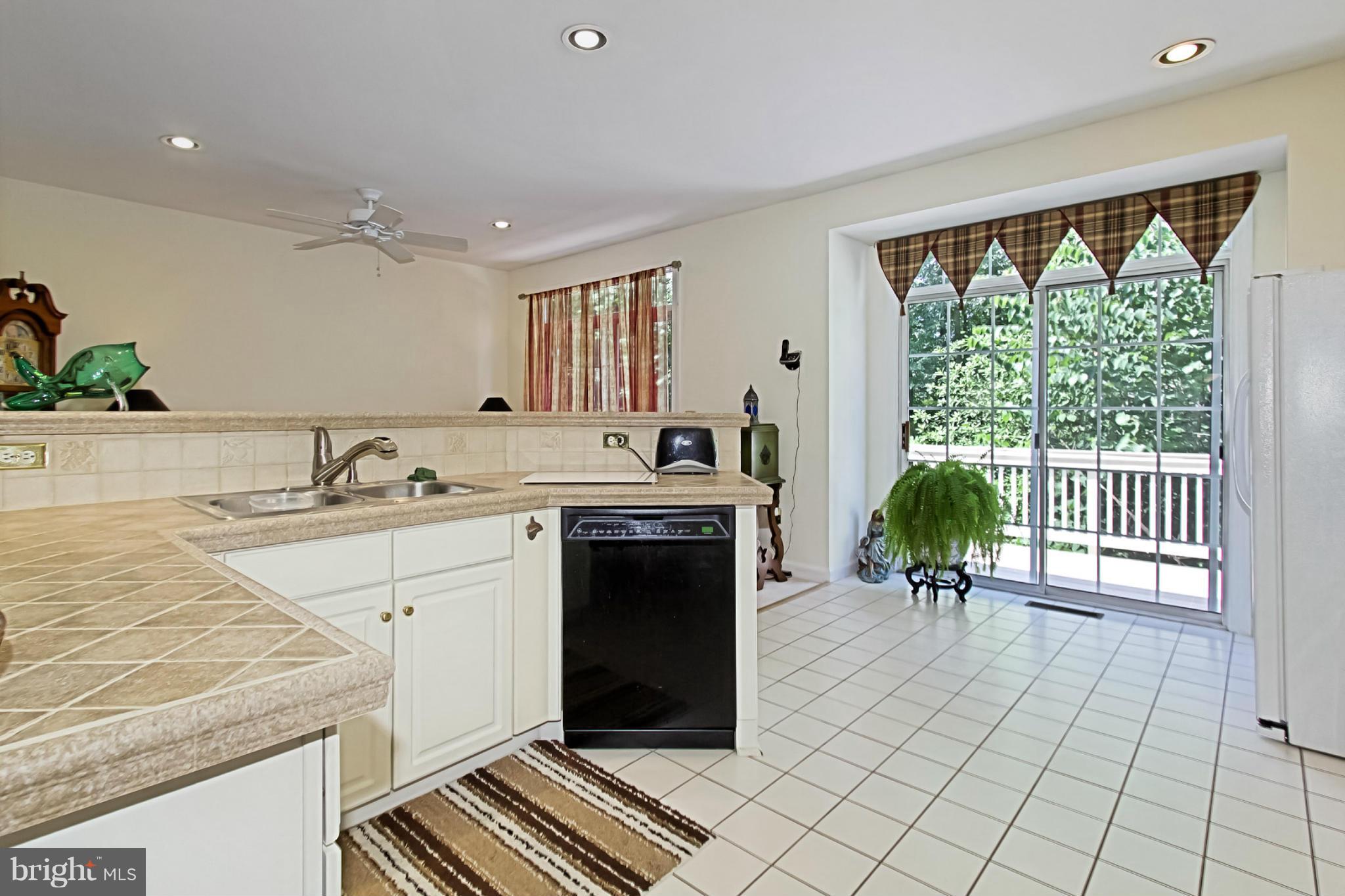 139 Roland Court Southwest Vienna, VA 22180 - Photo 12 of 30 Kitchen