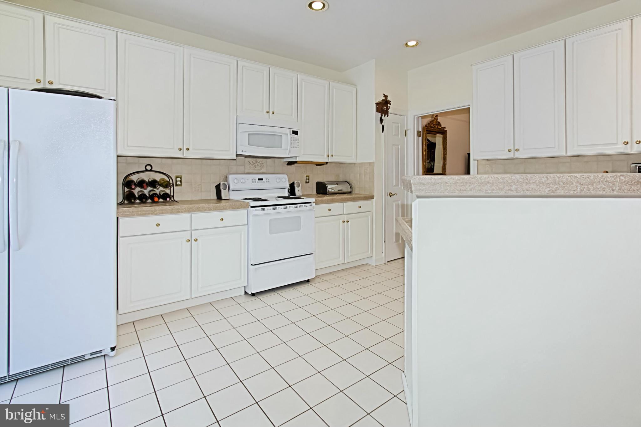139 Roland Court Southwest Vienna, VA 22180 - Photo 10 of 30 Kitchen