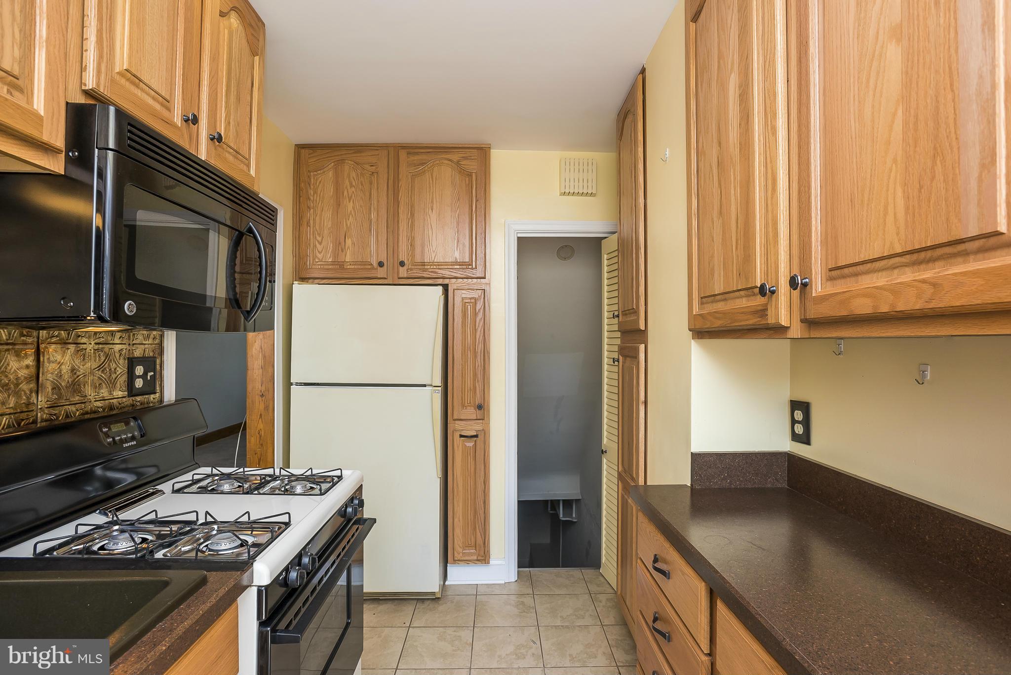 329 Arden Road West Baltimore, MD 21225 - Photo 4 of 19 Kitchen