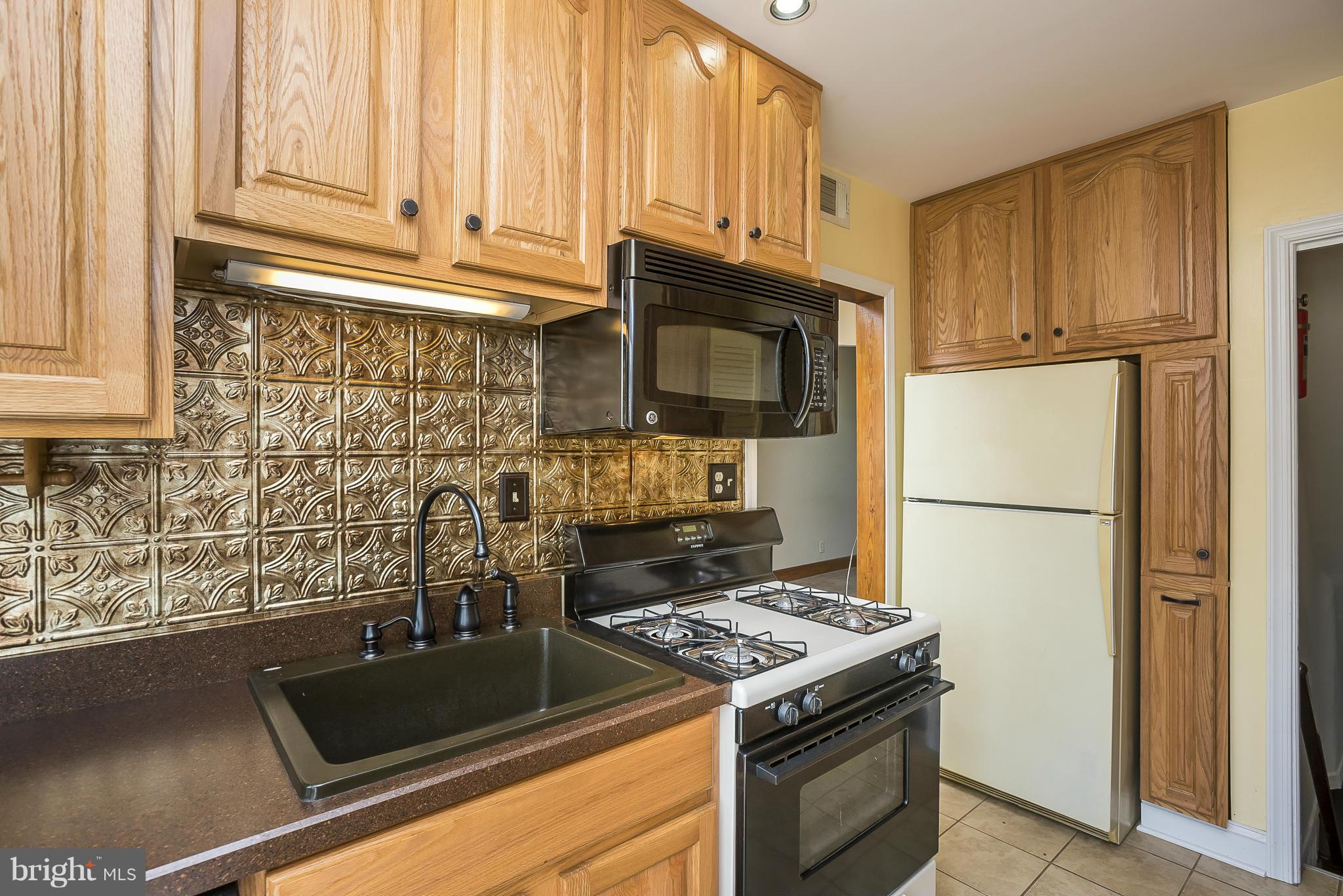 329 Arden Road West Baltimore, MD 21225 - Photo 5 of 19 Kitchen