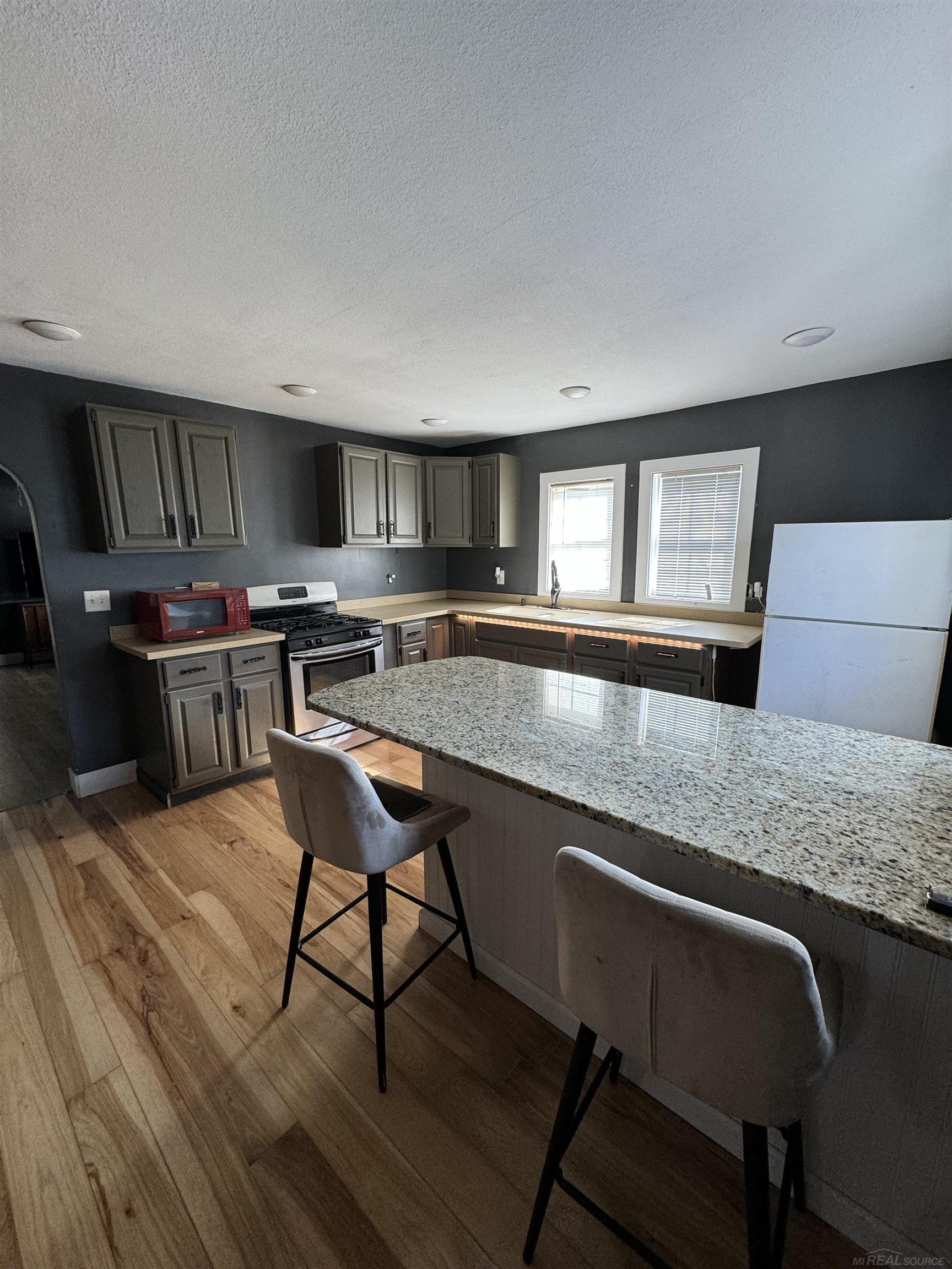 3752 Sheridan Road Saginaw, MI 48601 - Photo 5 of 18 50151975-e1d73d47-aa8e-470c-946d-00b0e449a2a6.JPG