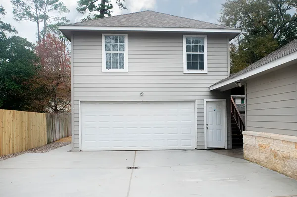 $1,200 | 605 Orangewood Drive, Unit B, Conroe, TX 77302