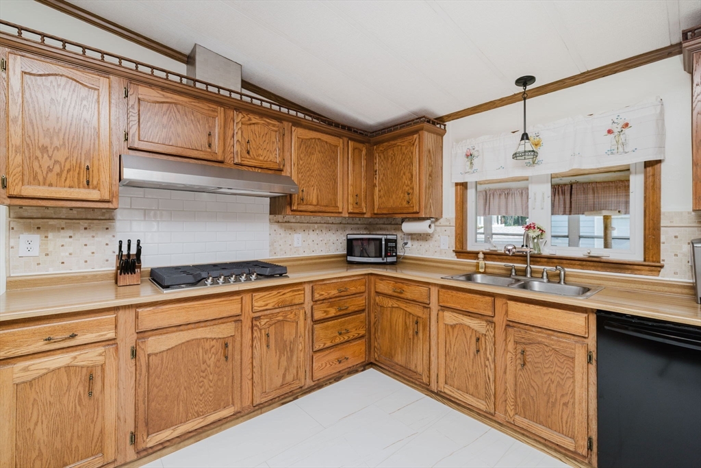 7 Anna Street Raynham, MA 02767 - Photo 15 of 42