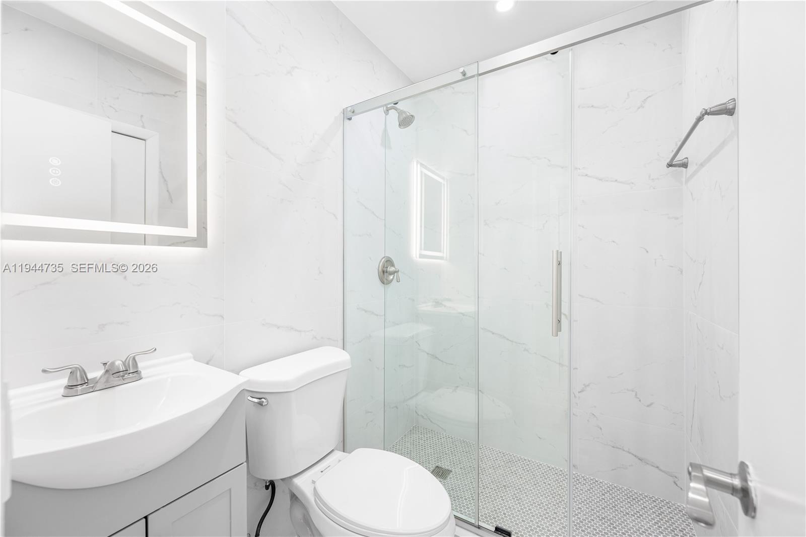 3855 Southwest 87th Place Miami, FL 33165 - Photo 16 of 27