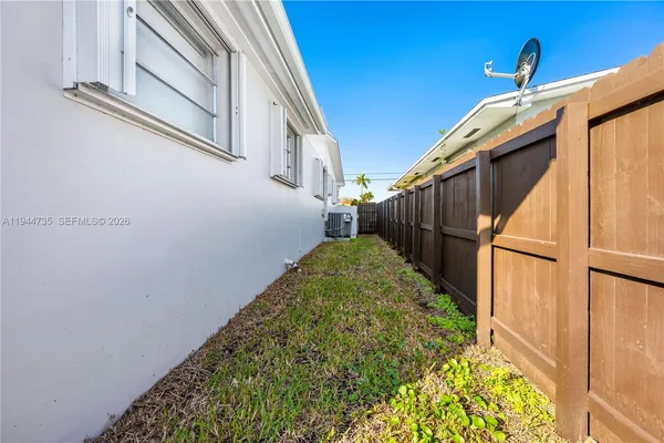a view of a backyard with pathway