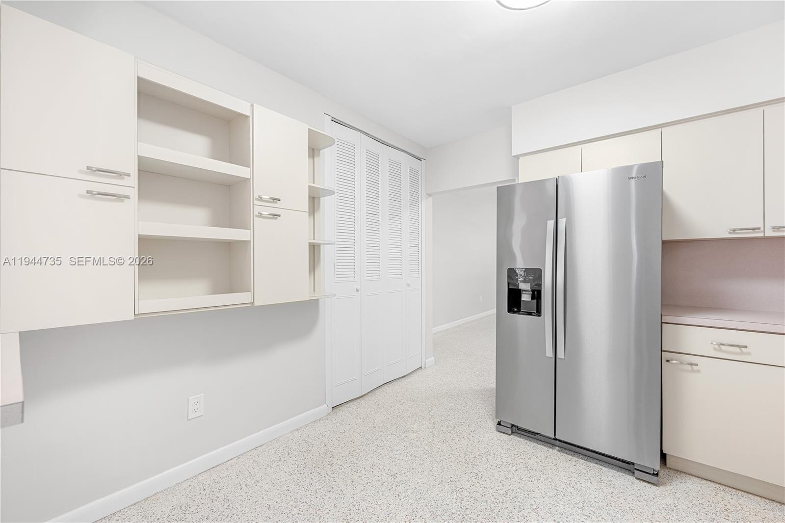 3855 Southwest 87th Place Miami, FL 33165 - Photo 9 of 27