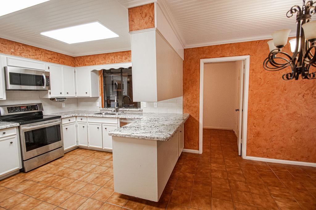 6235 Navajo Trail Beaumont, TX 77708 - Photo 8 of 32