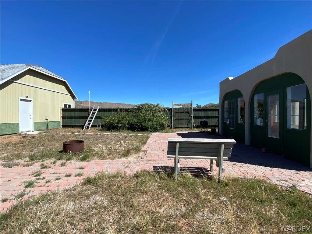 9095 Elliott Ridge Road Kingman, AZ 86401 - Photo 6 of 54 a house view with a garden space