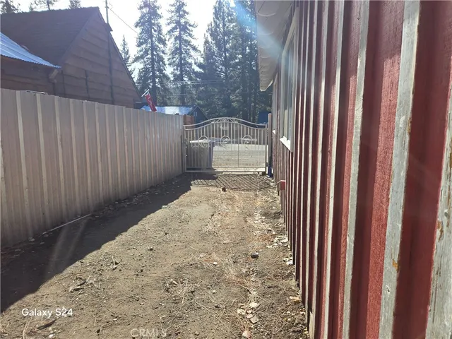 $429,000 | 39210 North Shore Drive, Fawnskin, CA 92333