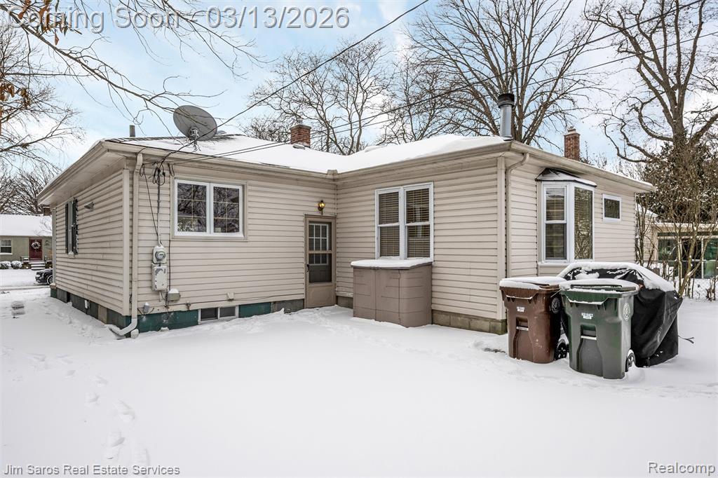 2204 Roslyn Road Grosse Pointe Woods, MI 48236 - Photo 25 of 34