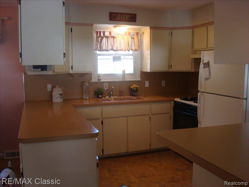 575 Allston Drive Rochester, MI 48309 - Photo 4 of 6 Kitchen-50_008