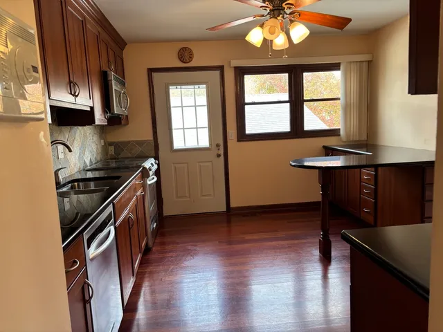 $619,000 | 4950 Tarrington Drive, Hoffman Estates, IL 60010