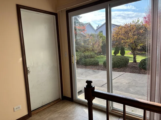 $619,000 | 4950 Tarrington Drive, Hoffman Estates, IL 60010