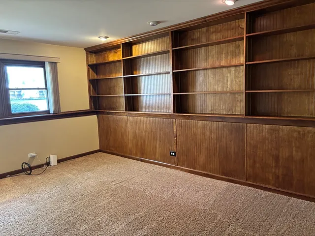 $619,000 | 4950 Tarrington Drive, Hoffman Estates, IL 60010