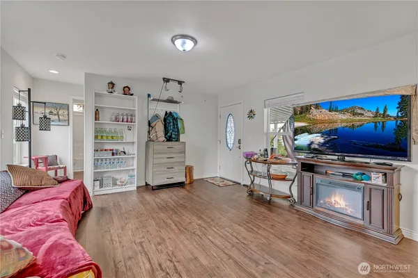 $169,900 | 18054 36th Avenue South, Unit 386, SeaTac, WA 98188