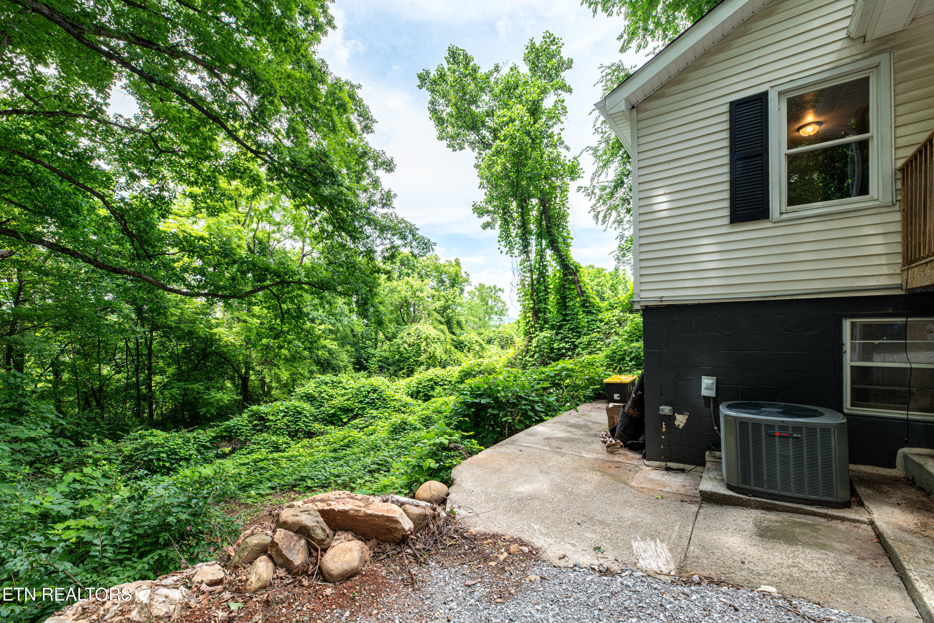 520 Burns Road Knoxville, TN 37914 - Photo 17 of 19 520 Burns Rd-18