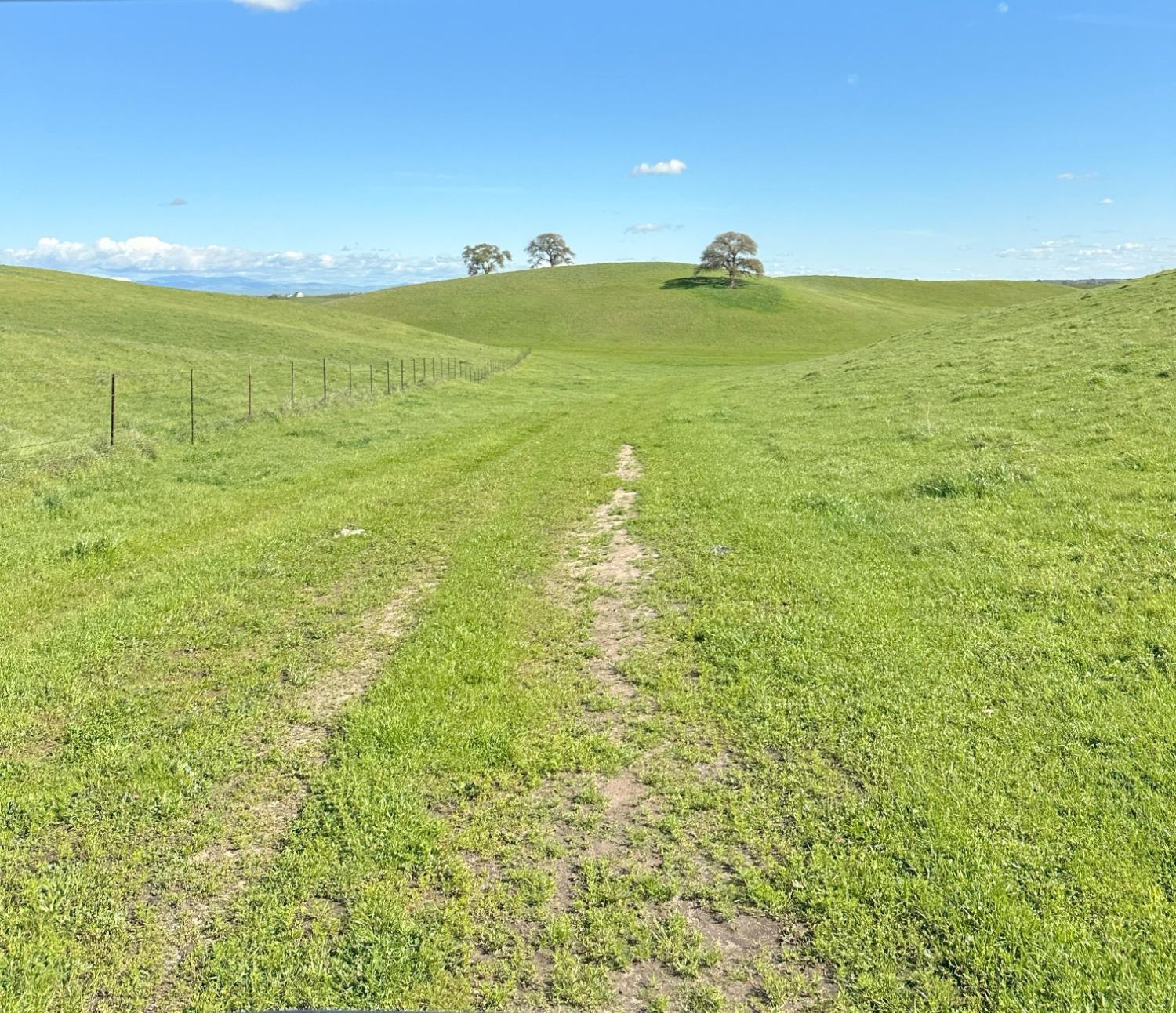 1100 Crabtree Road Waterford, CA 95386 - Photo 12 of 73 a view of an ocean