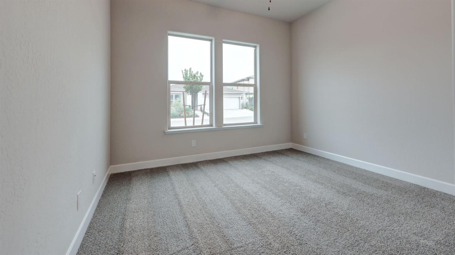 935 Talus Way Madera, CA 93636 - Photo 16 of 34 an empty room with a window