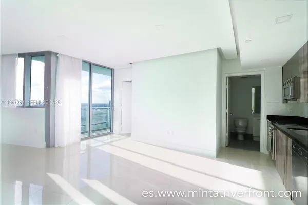 $3,600 | 92 Southwest 3rd Street, Unit 2706, Miami, FL 33130