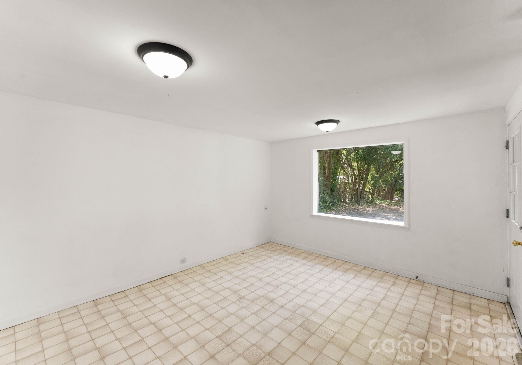 1136 East Woodlawn Road Charlotte, NC 28209 - Photo 24 of 47 an empty room with windows