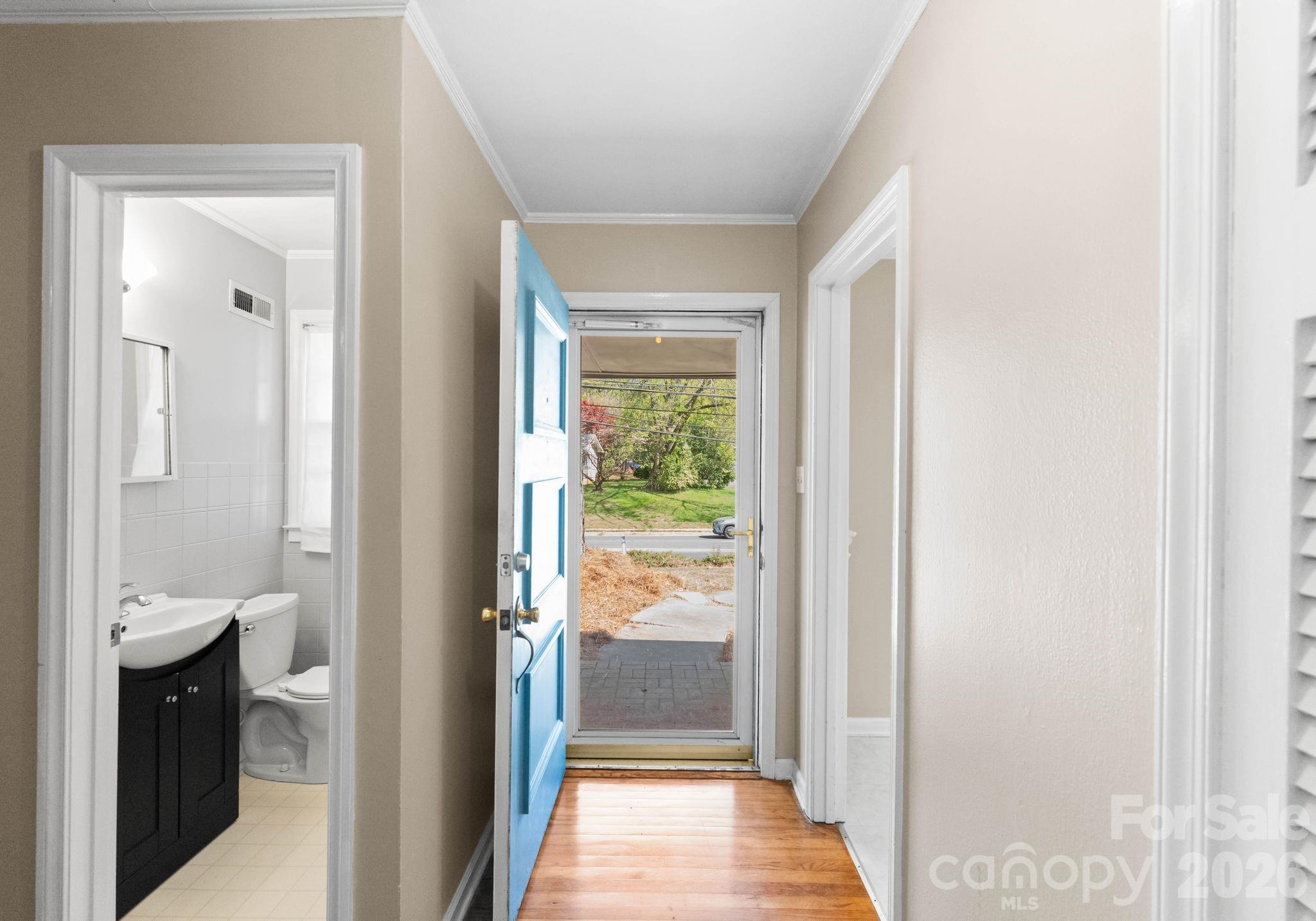 1136 East Woodlawn Road Charlotte, NC 28209 - Photo 3 of 47 a bathroom with a toilet