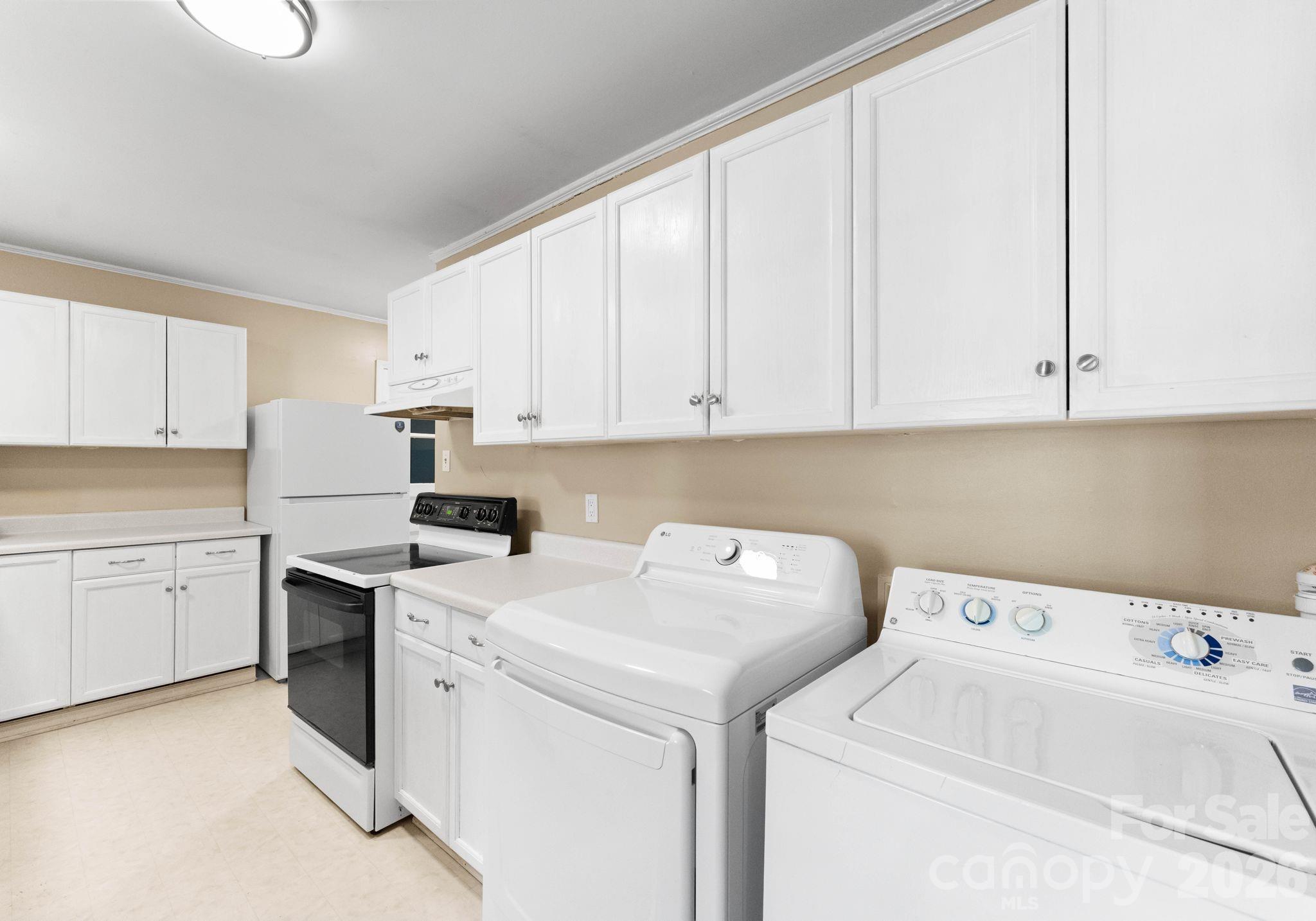 1136 East Woodlawn Road Charlotte, NC 28209 - Photo 10 of 47 a utility room with dryer and washer