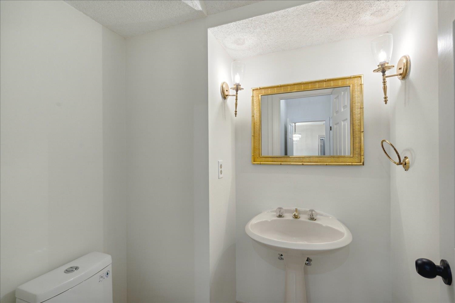 7215 Plantation Circle Germantown, TN 38138 - Photo 16 of 30 a bathroom with a sink and a mirror