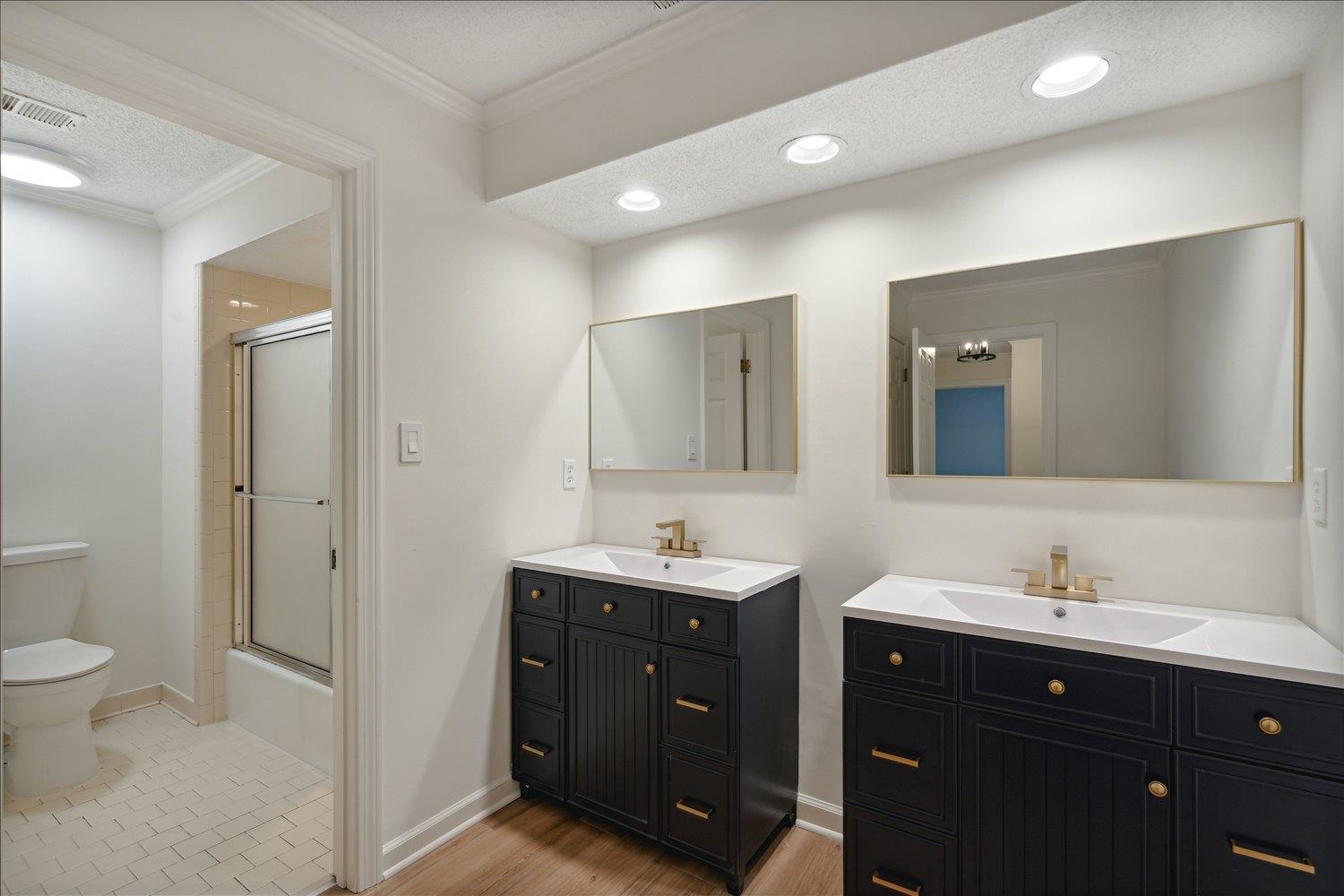 7215 Plantation Circle Germantown, TN 38138 - Photo 25 of 30 a bathroom with a double vanity sink toilet and mirror