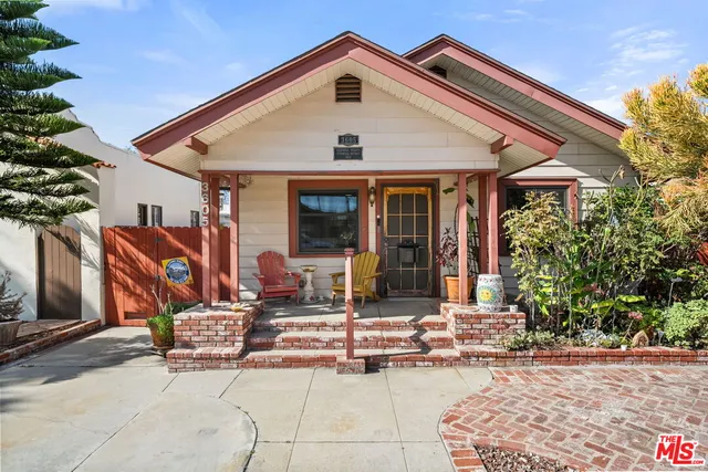 $795,000 | 3605 Cerritos Avenue, Long Beach, CA 90807
