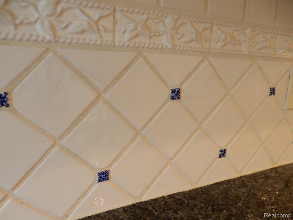 329 Merriweather Road Grosse Pointe, MI 48236 - Photo 8 of 19 329 Merriweather (7).jpg