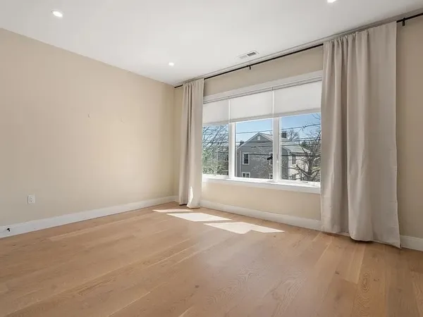 $6,495 | 114 Church Street, Unit 2, Waltham, MA 02452