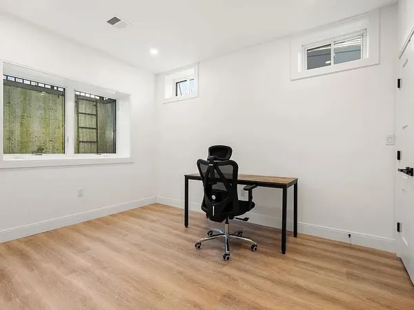 $6,495 | 114 Church Street, Unit 2, Waltham, MA 02452