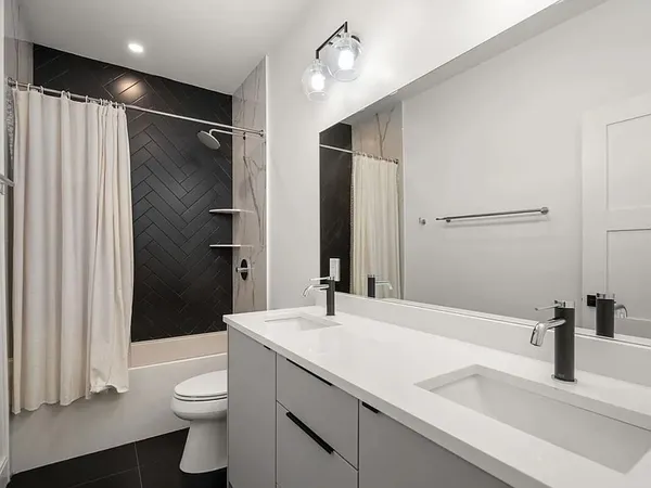 $6,495 | 114 Church Street, Unit 2, Waltham, MA 02452