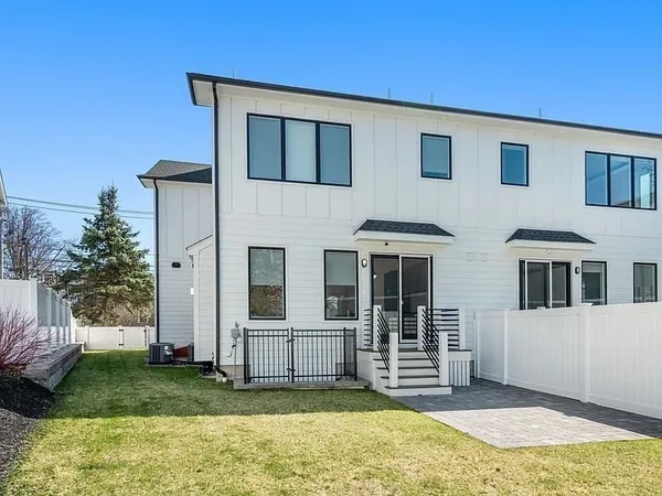 $6,495 | 114 Church Street, Unit 2, Waltham, MA 02452