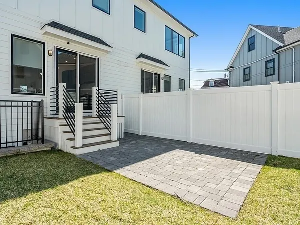 $6,495 | 114 Church Street, Unit 2, Waltham, MA 02452