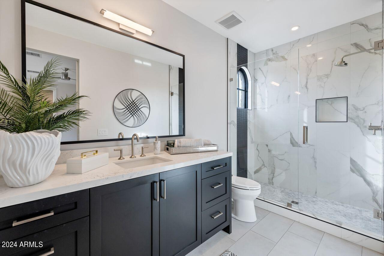 6500 East Camelback Road, Unit 1012 Scottsdale, AZ 85251 - Photo 38 of 45 Guest Bath