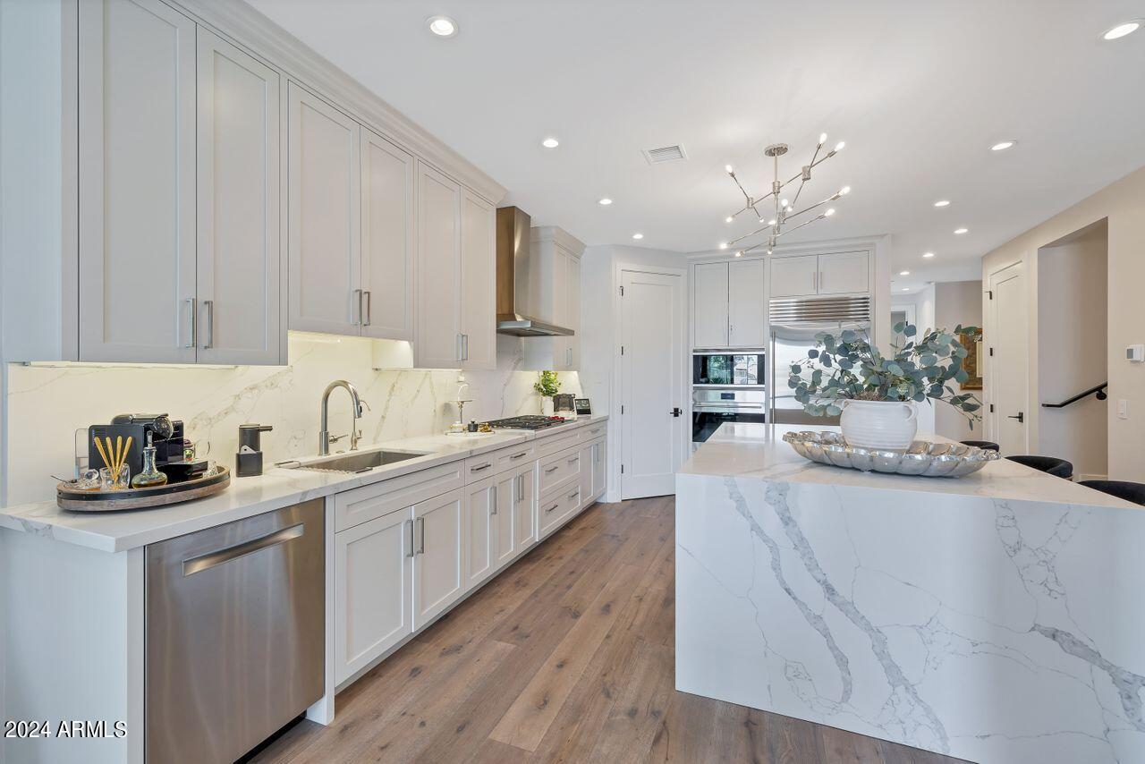 6500 East Camelback Road, Unit 1012 Scottsdale, AZ 85251 - Photo 10 of 45 Kitchen