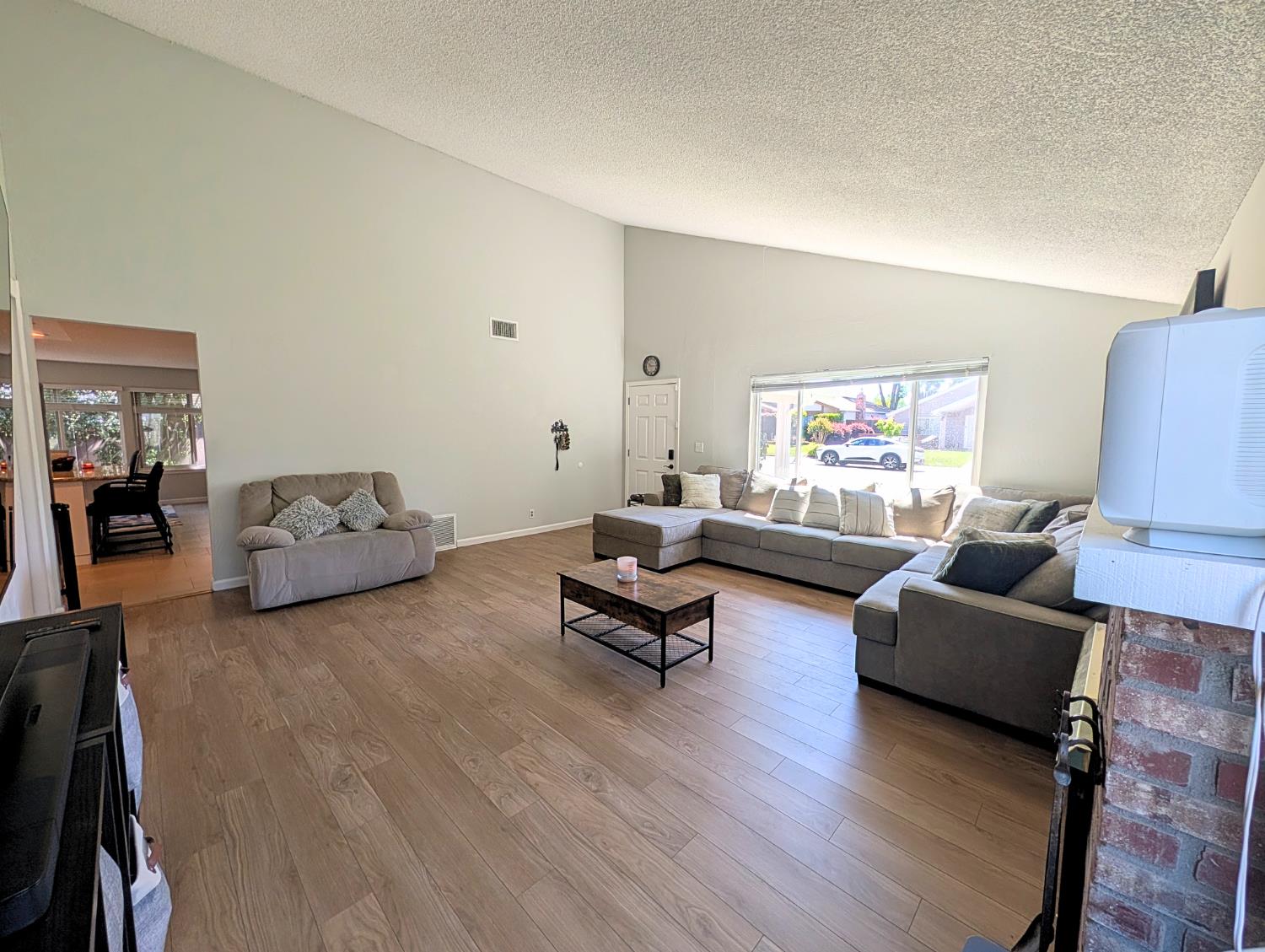 8063 Oak Meadow Court Citrus Heights, CA 95610 - Photo 4 of 25