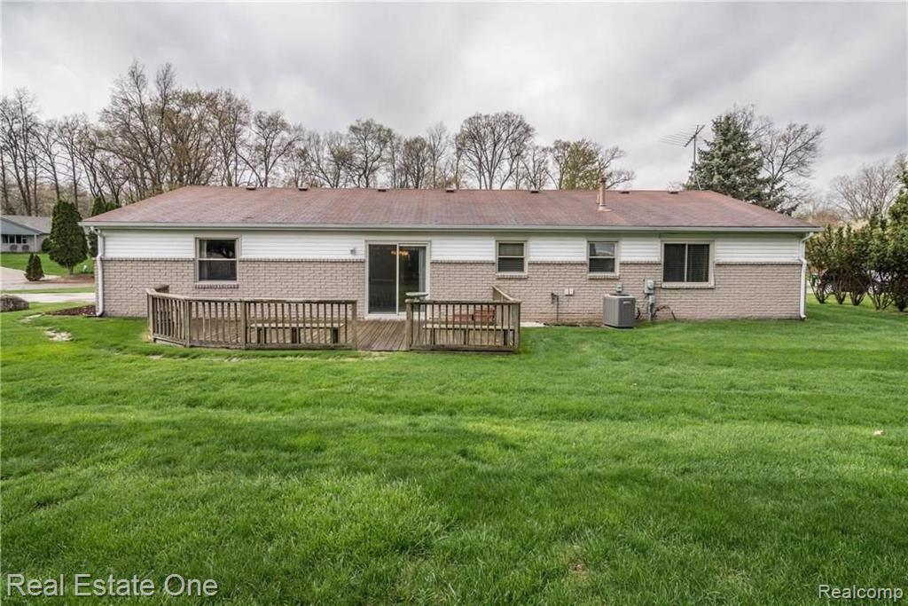 612 Ridge Road Walled Lake, MI 48390 - Photo 24 of 25
