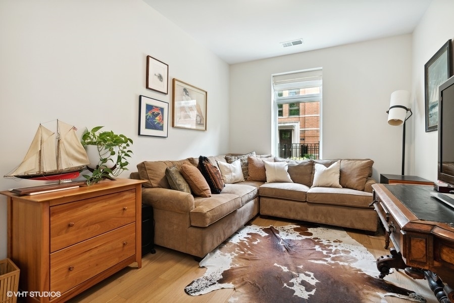 1648 South Prairie Avenue, Unit 2 Chicago, IL 60616 - Photo 16 of 19 a living room with furniture and a potted plant