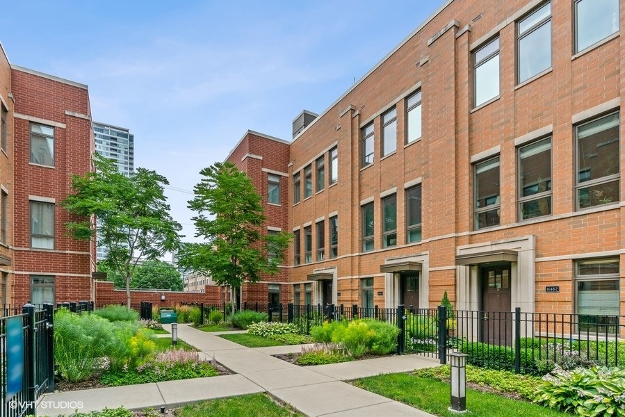 1648 South Prairie Avenue, Unit 2 Chicago, IL 60616 - Photo 2 of 19 a view of a building