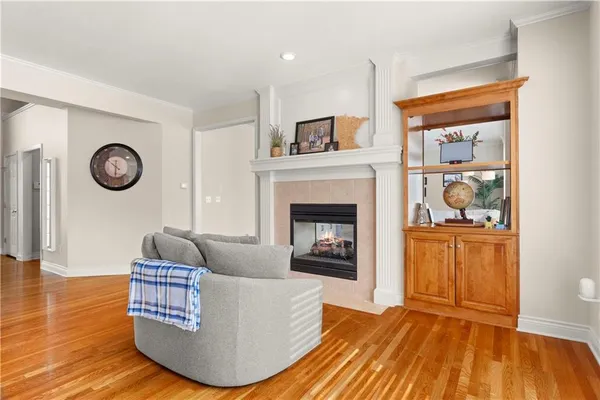 $575,000 | 709 Northeast Twin Brook Drive, Lee's Summit, MO 64086
