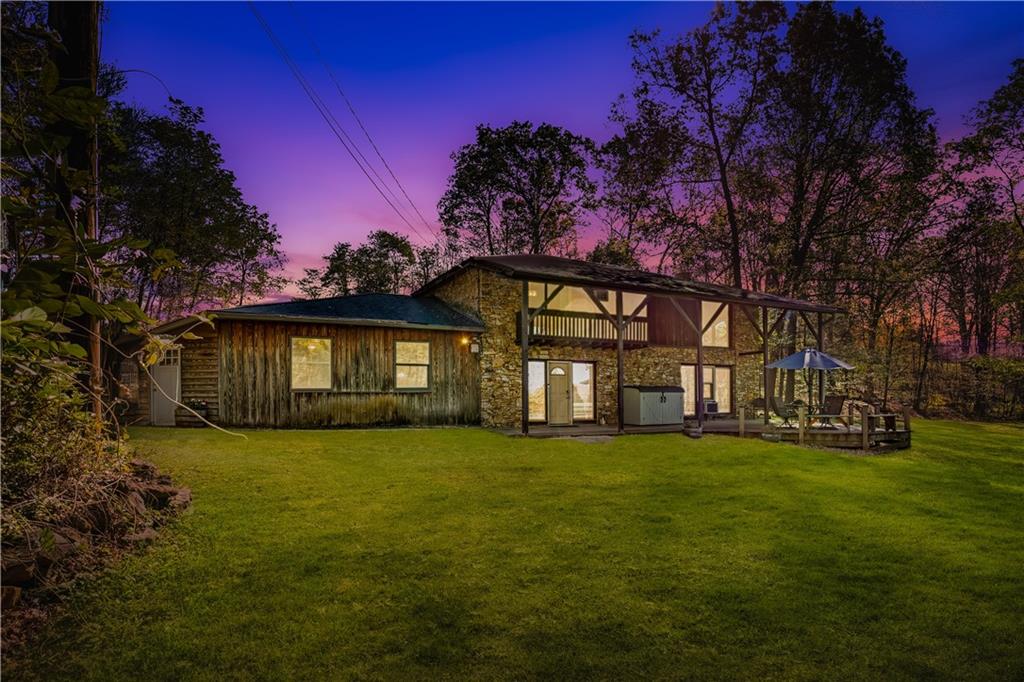 a view of a house with a yard
