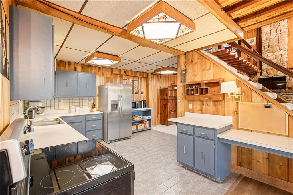 186 Lake Rd Lane Rockwood, PA 15557 - Photo 17 of 50 a kitchen that has a cabinets and a stove